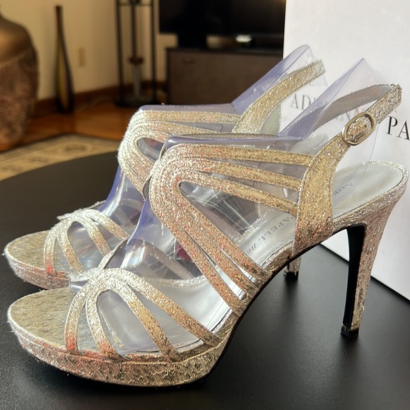 EUC Adrianna Papell Boutique Beck’s  Dress Strappy Sandals Silver Foil size 8 main image 6